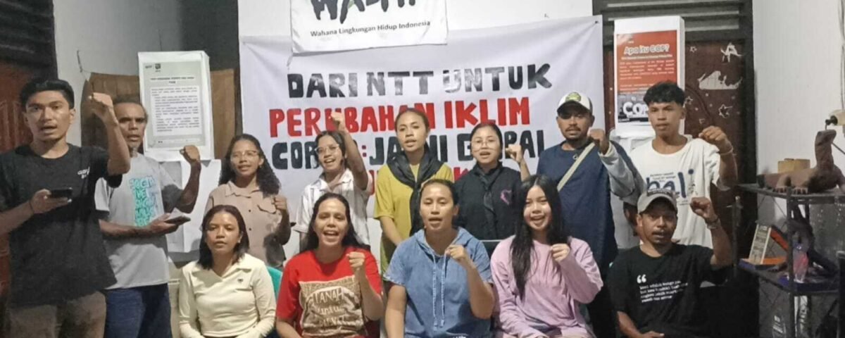 Ket foto: Pembacaan Deklarasi Oleh Aliansi Masyarakat Sipil Untuk Keadilan Iklim di NTT Merespon COP 30 di Belem,Brazil. (Dok. Media Walhi NTT)